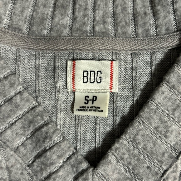 Urban Outfitters Ultra-Crop Sweater Vest Size S - Picture 3 of 5